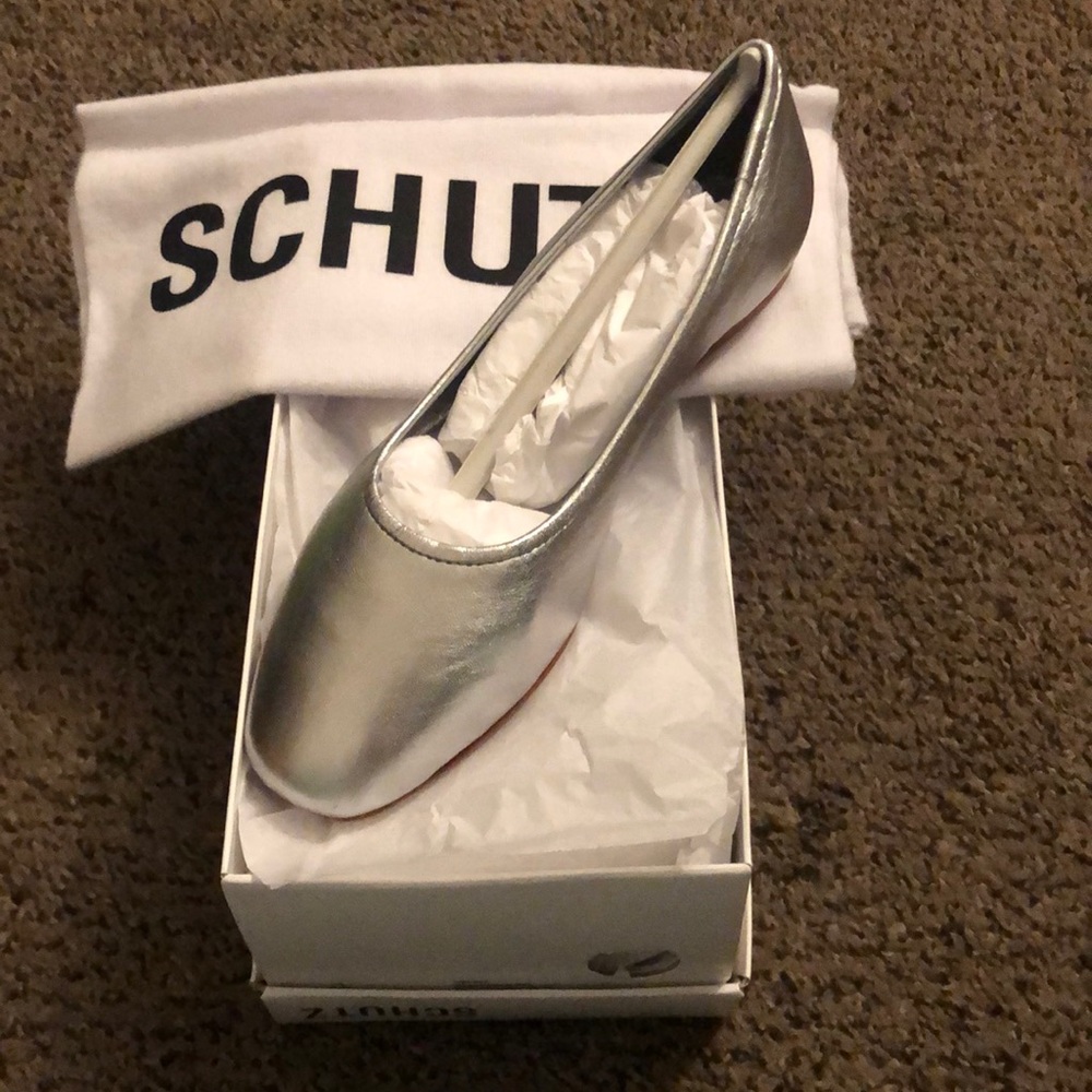 Brand new Schutz silver flats